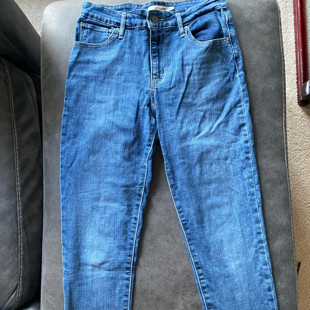 721 Levi High Rise Skinny Denim Jean. Dark Blue Wash. Size 28.